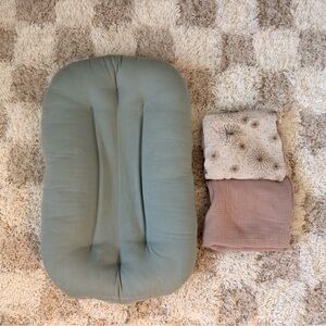 Snuggle me organic lounger with 2 Muslin covers